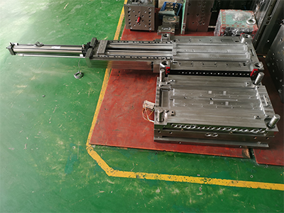 Long slider mold