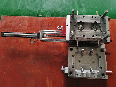 Unscrewing mold