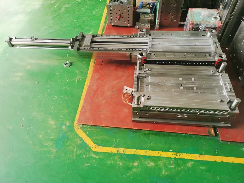 Long slider mold
