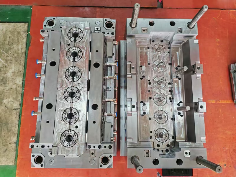 Threaded part - Demoulded by tunnel sliders