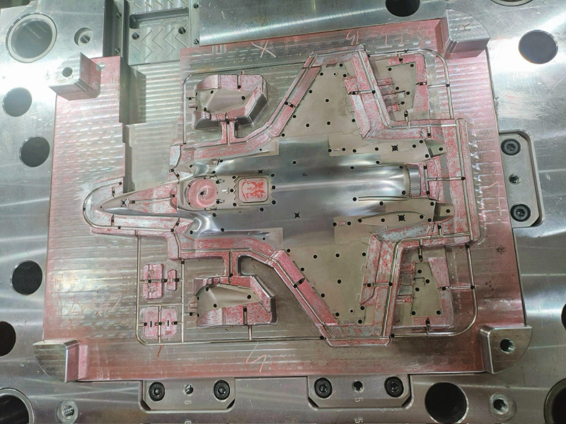 Model kits mold-On fitting process